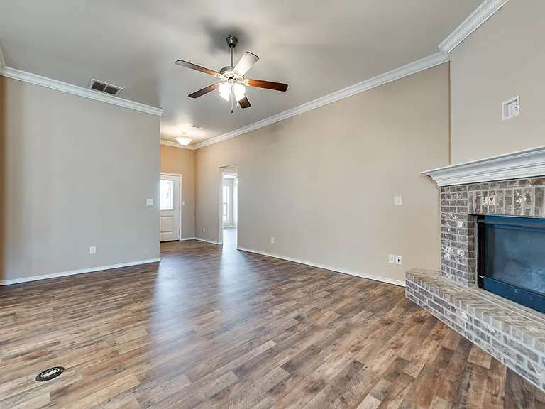 618 Juniper Ct — Photo 8