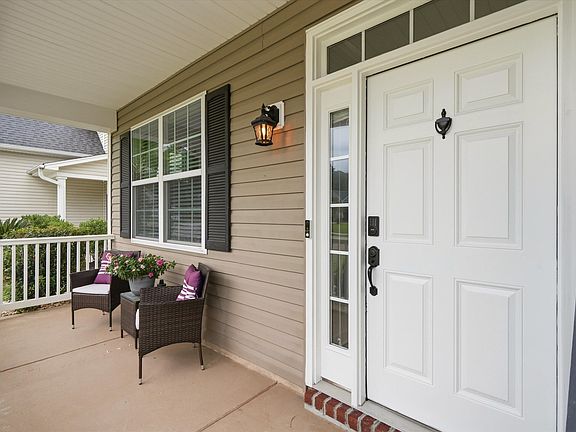 3rd image of 493 Foxbank Plantation Blvd