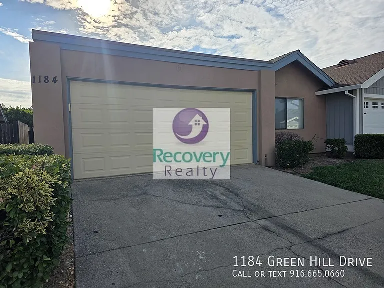 1184 Green Hill Dr — Photo 2