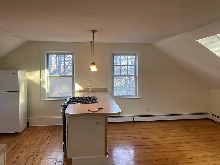 28 1/2 Grove St #3 — Photo 5