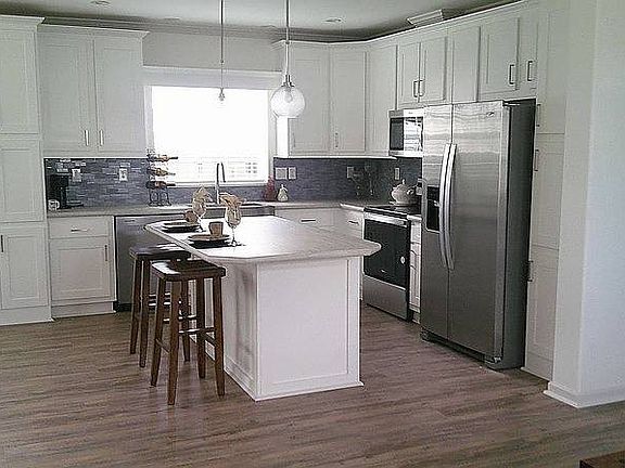 4th image of 211 Raintree Cir