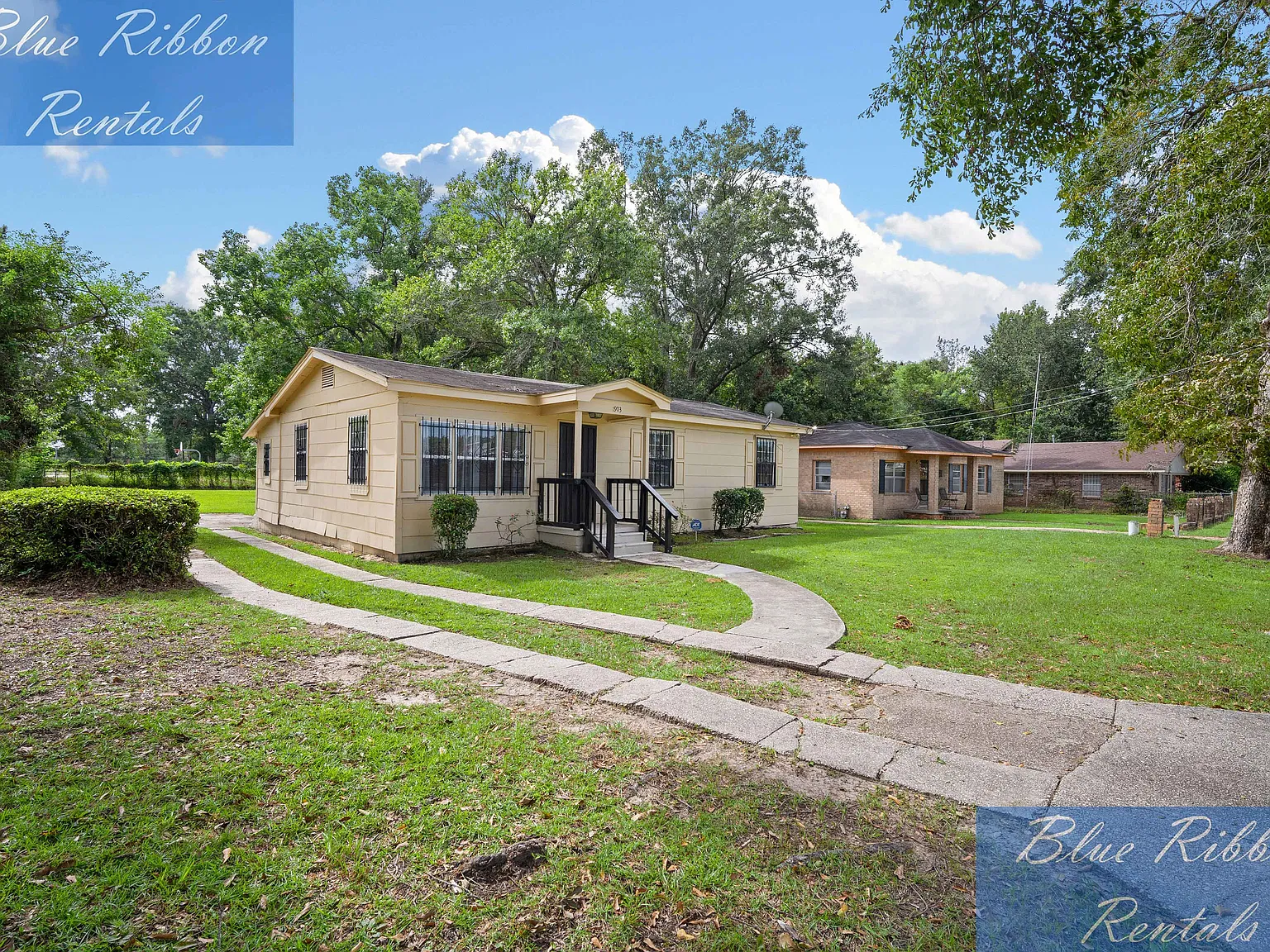 3 bed, 1.5 bath, 1248 sqft, $1,100 — Photo 2