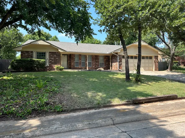 2004 Smoky Hollow Rd, Edmond, OK 73013