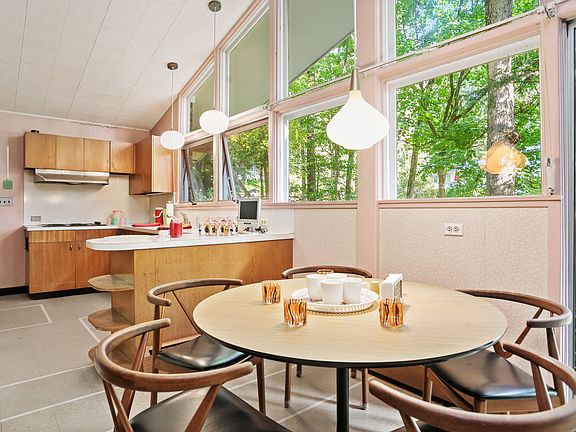 Untouched Mid-Century Modern-Totally 1960's Chic!
