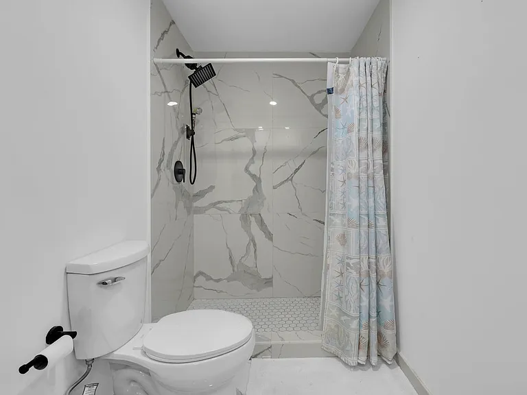 415 NW 13th Ct — Photo 31