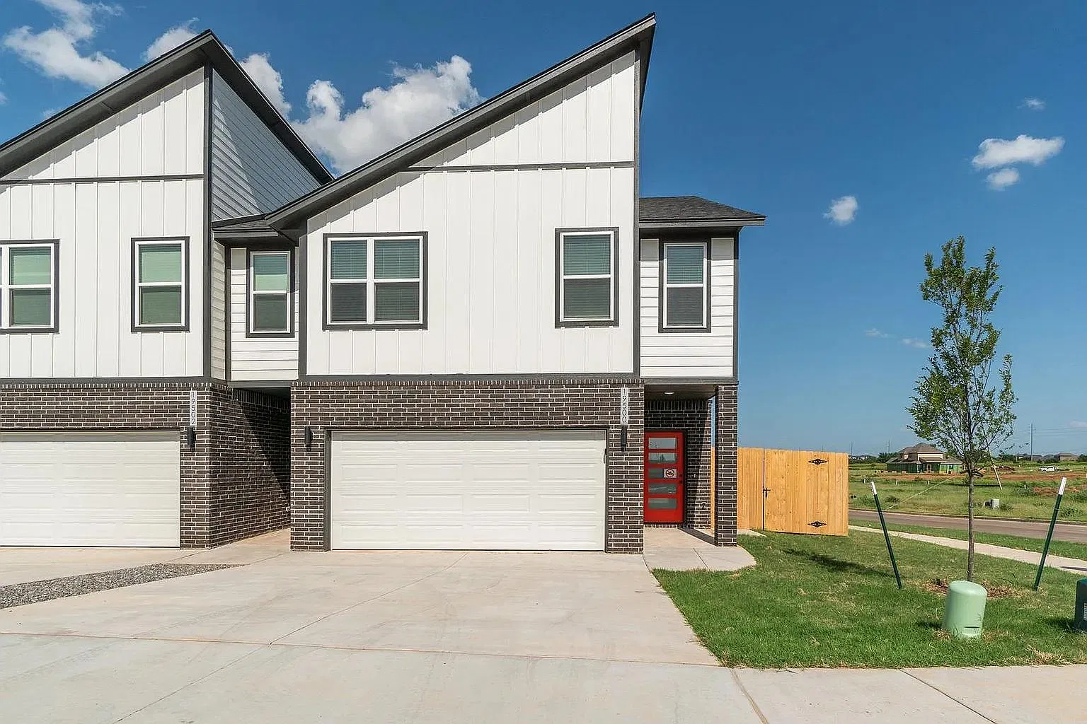 19500 Molly Pl - 19502 — Photo 4
