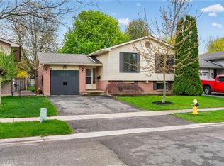 52 Latzer Cres, Brantford, ON N3V 1E1