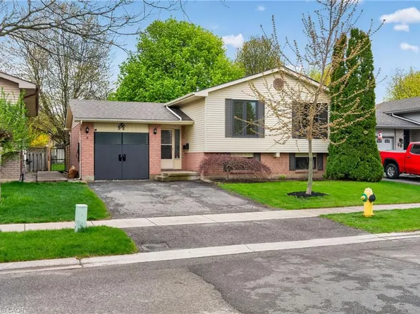 52 Latzer Cres, Brantford, ON N3V 1E1