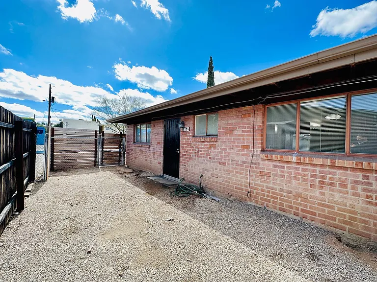 Brown4101-4117 — Photo 25