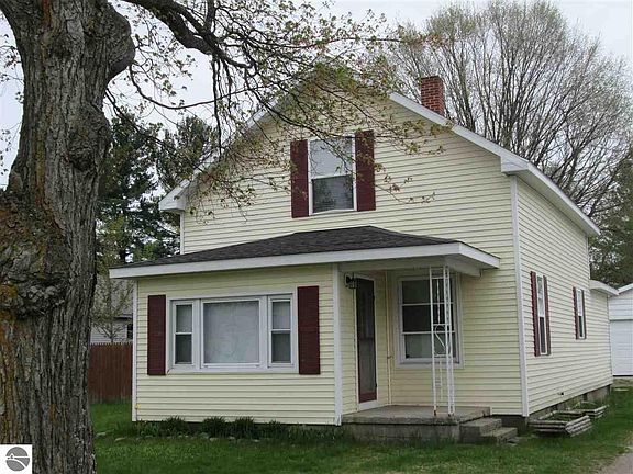 2nd image of 208 W Dresden St