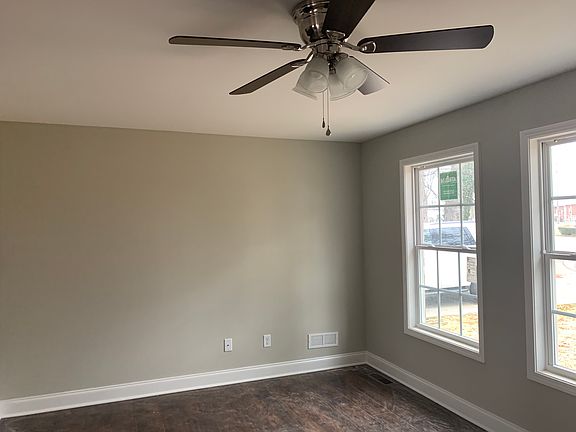 3rd image of 121 Spencer Ct