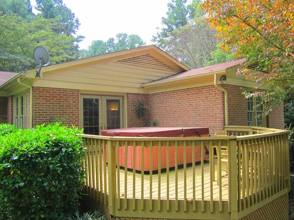 720 Magnolia Dr, Cary, NC 27513