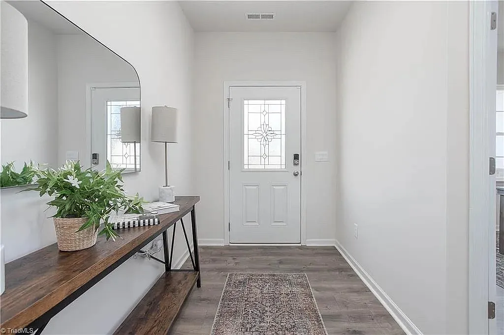 4 bed, 3.5 bath, 3108 sqft, $3,100 — Photo 2