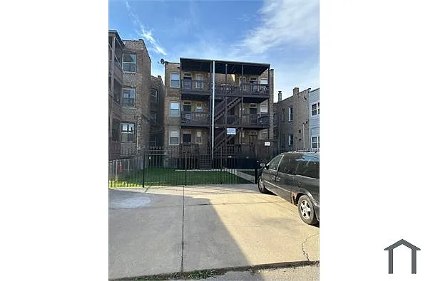 Building Photo - 6923 S Prairie Ave #3