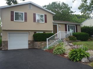 1 Meadowcrest Dr, Batavia, NY 14020