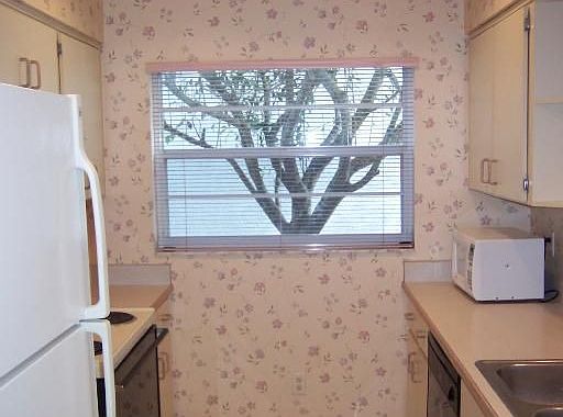Galley Kitchen w/appliances