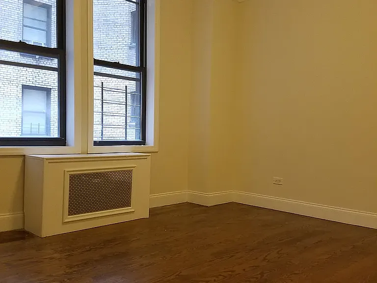 207 W 106th St #5A — Photo 4