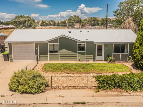 612 Honeylocust St, Bloomfield, NM 87413