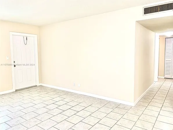 5371 SW 40th Ave APT 102, Dania Beach, FL 33314