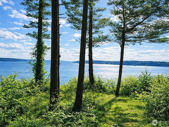 3rd image of 1012 N Scenic Heights Road