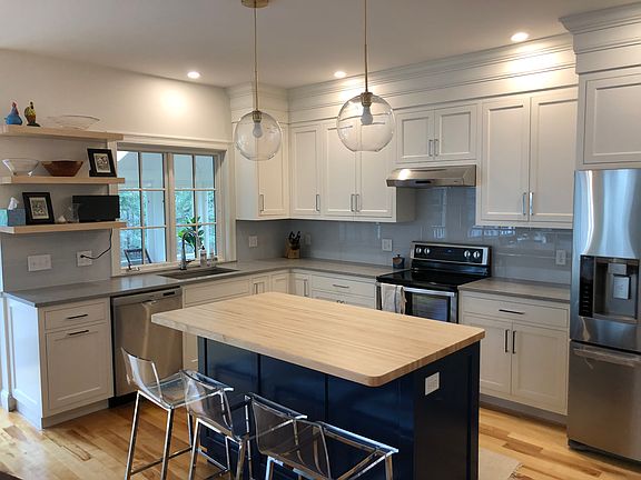 5th image of 63 Cedar Ridge Dr