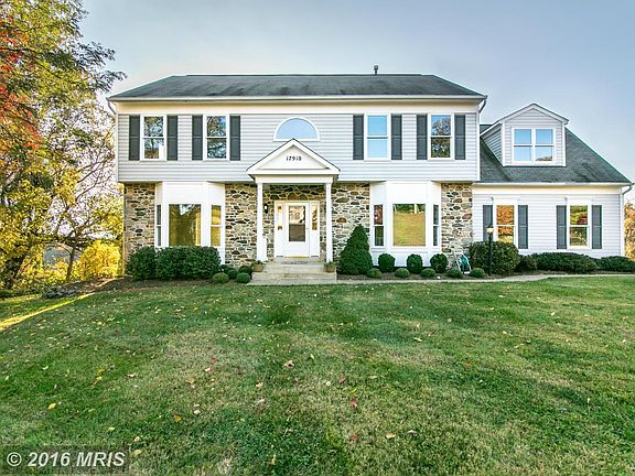 5th image of 17910 Stoneleigh Dr