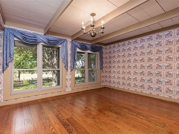 4th image of 987 Breezy Hill Ln