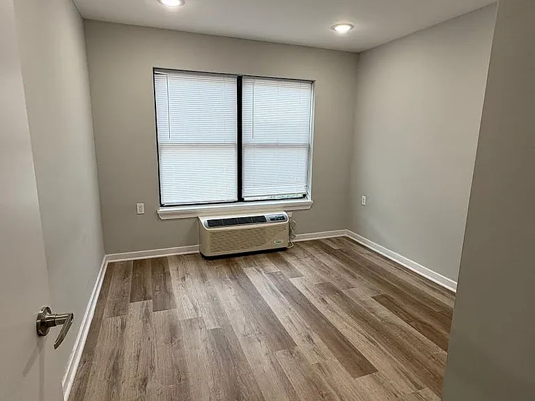 112 Godwin Ave — Photo 5