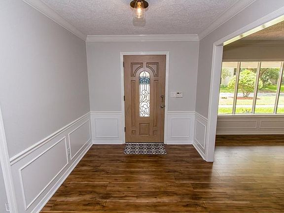 3rd image of 3401 Latania Dr