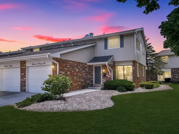 1696 Darwin Ct, Wheaton, IL 60189