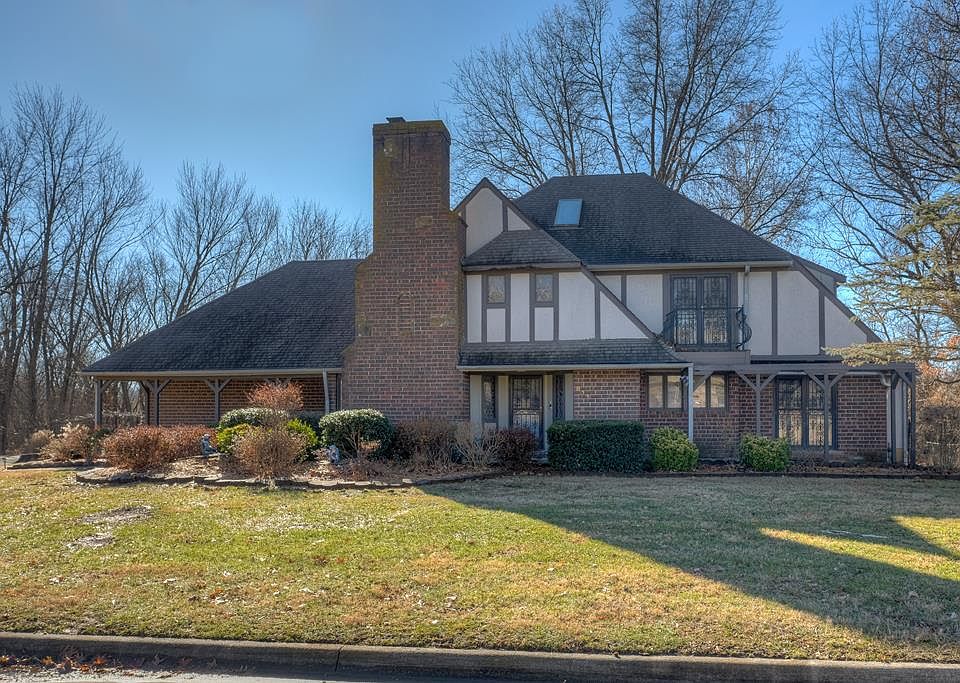 1st image of 811 Elmwood Ln