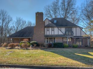 811 Elmwood Ln, Pittsburg, KS 66762