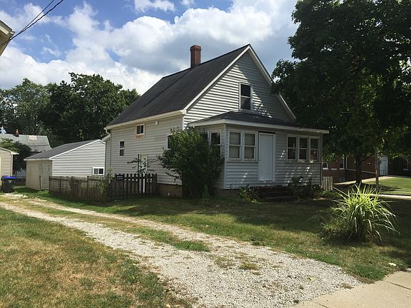 2nd image of 2829 Hudson Dr