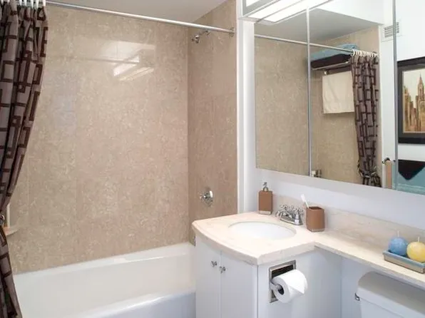 150 East 44th Street image 10 of 23