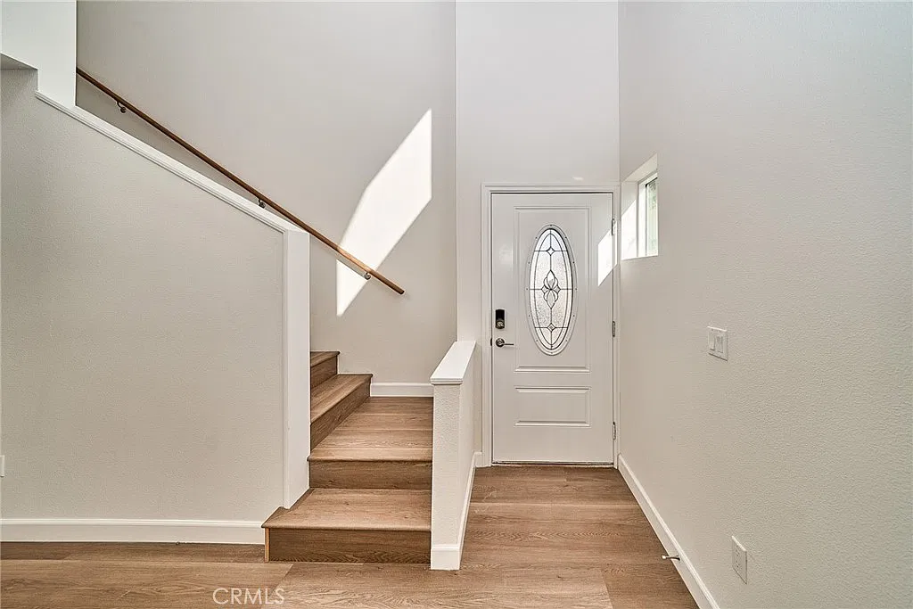 3 bed, 1197 sqft, $3,300 — Photo 2