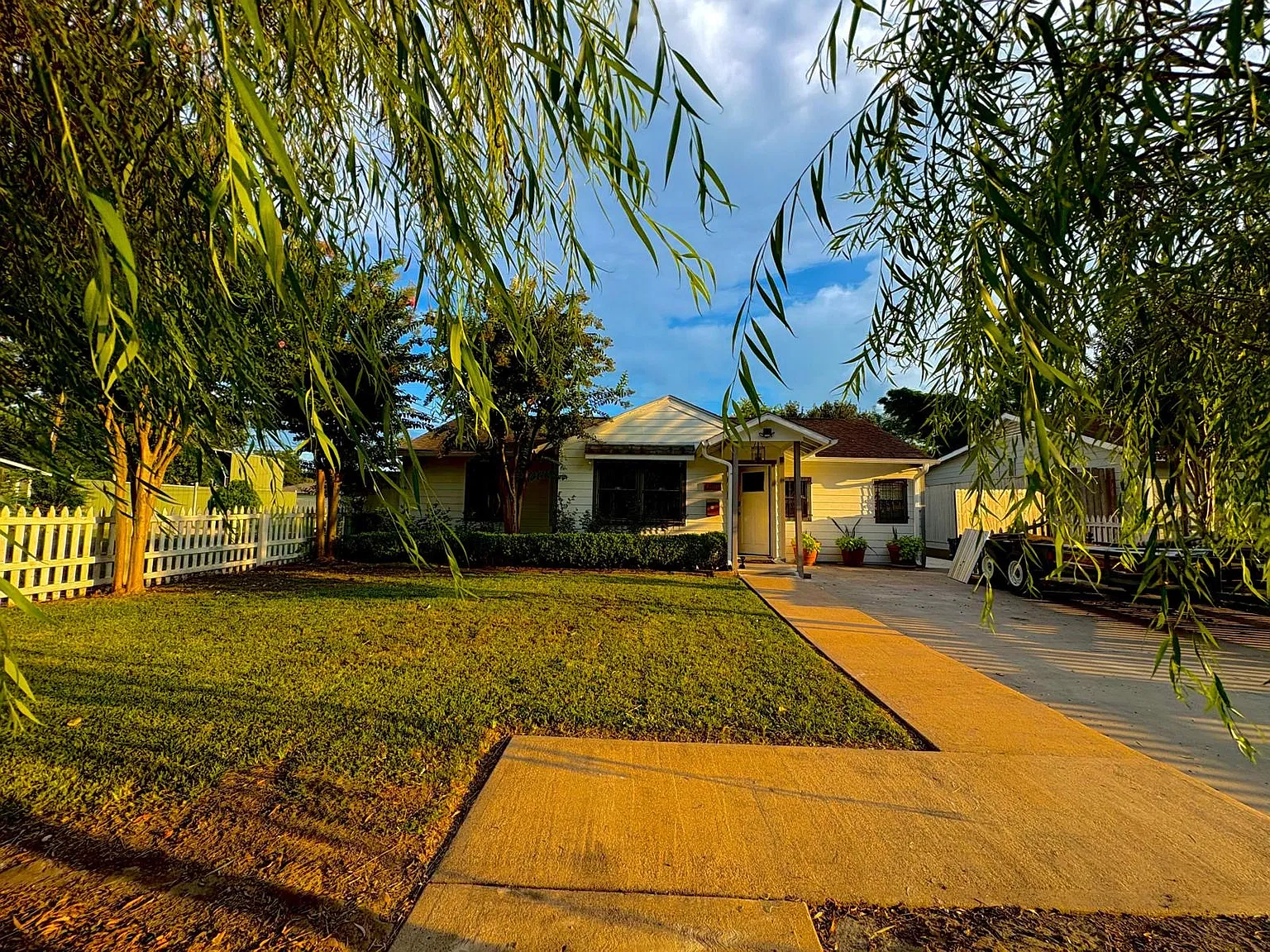 4 bed, 2.5 bath, $2,000 — Photo 2