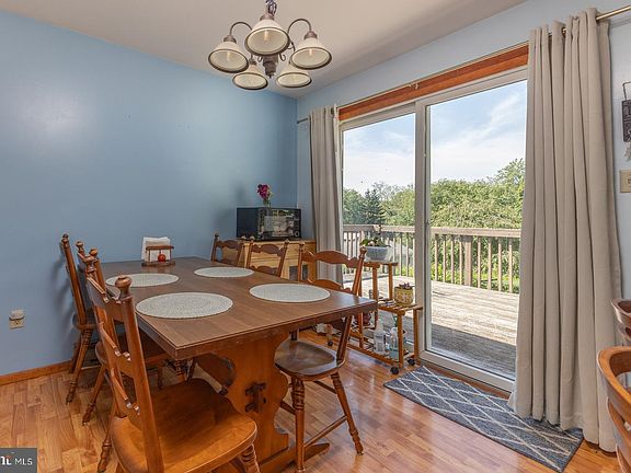 4th image of 105 Rhaubert Cir