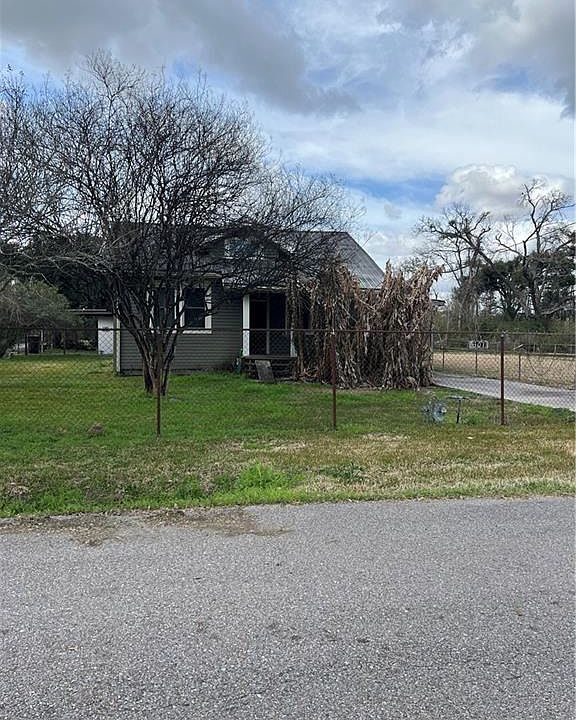 1st image of 301 Amelia St