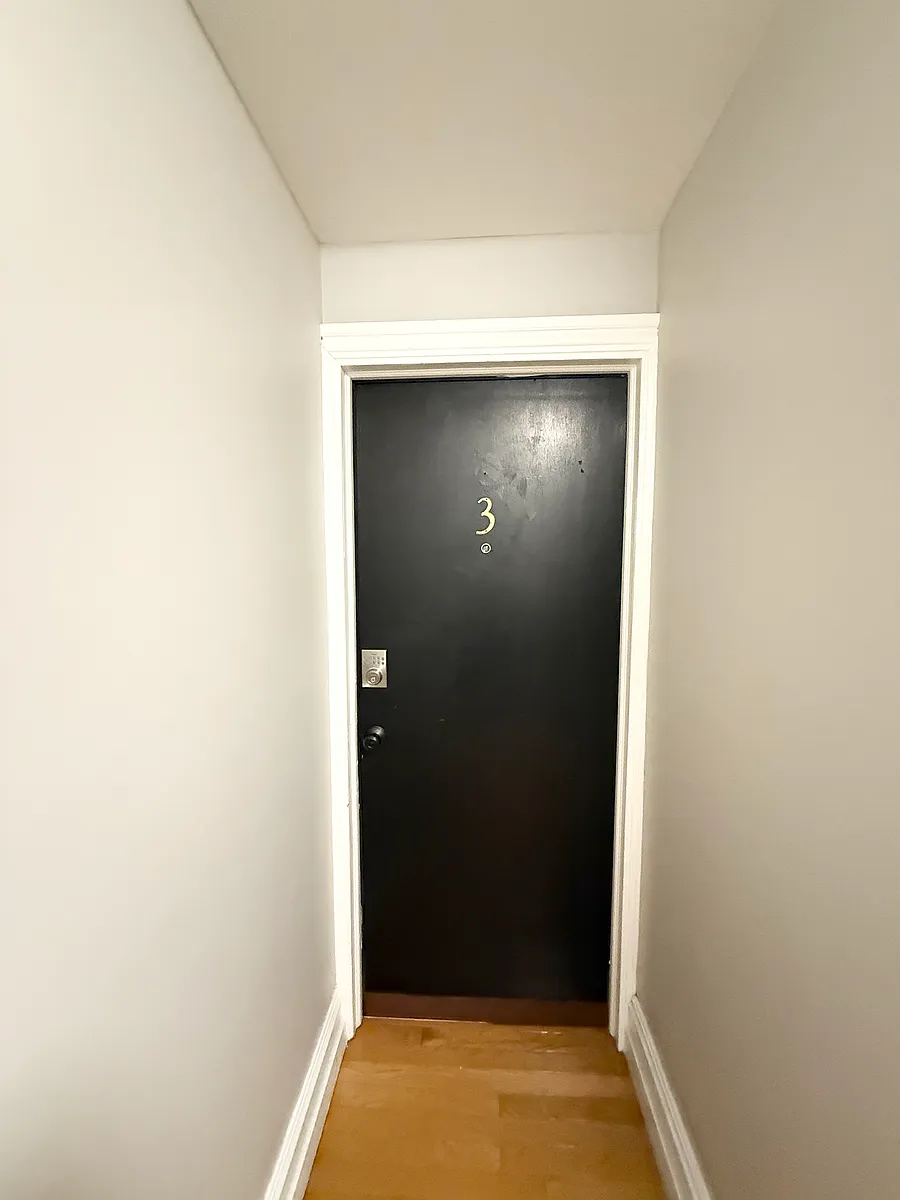 Building Photo - 1025 W Turner St #3