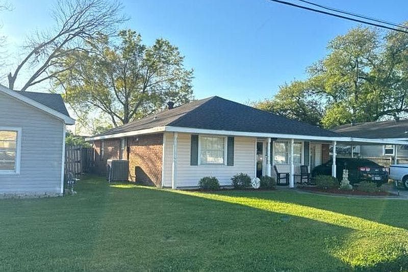 2nd image of 477 Maple Loop