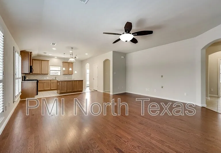 2404 Sun Creek Dr — Photo 6