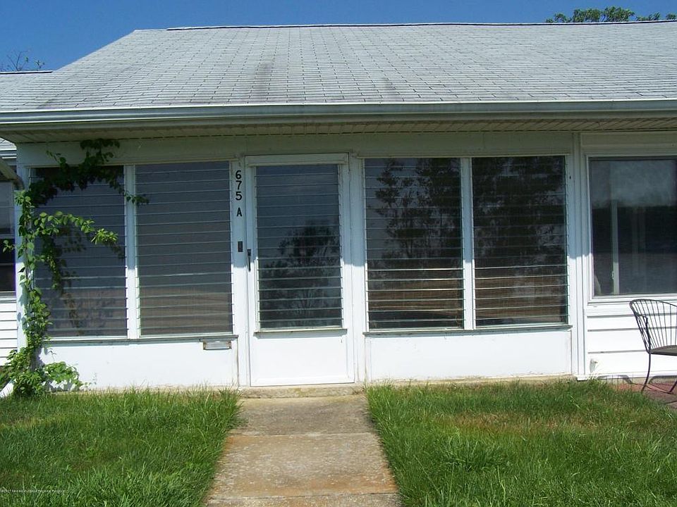 2nd image of 675A New Castle Ct