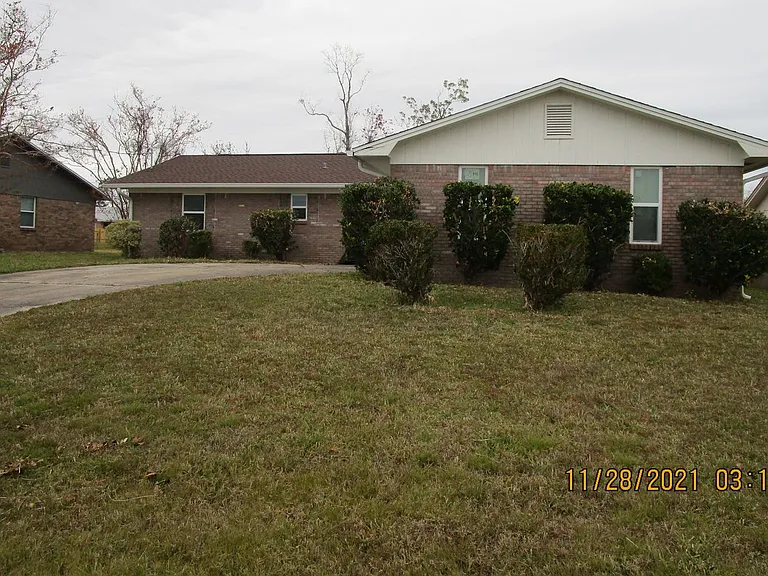 5921 Howard Rd — Photo 1