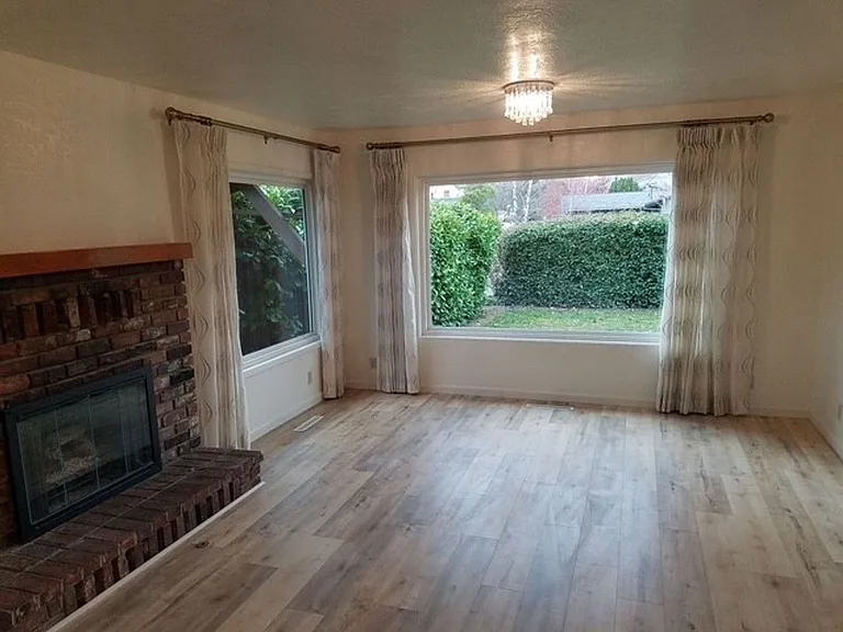 615 Beverly Way — Photo 2