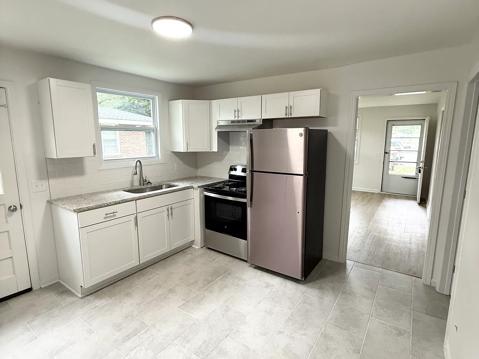 1321 Riverwood Dr — Photo 2