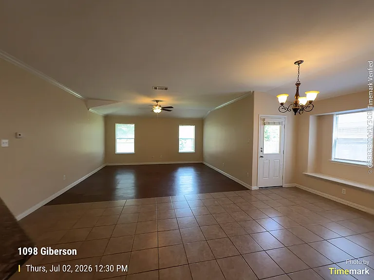 1098 Giberson Way — Photo 10