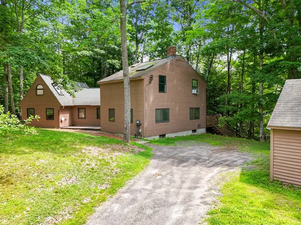 33 Lovejoy Pond Road, Wayne, ME 04284