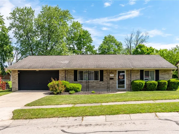 1725 S Bayberry Dr, Miamisburg, OH 45342