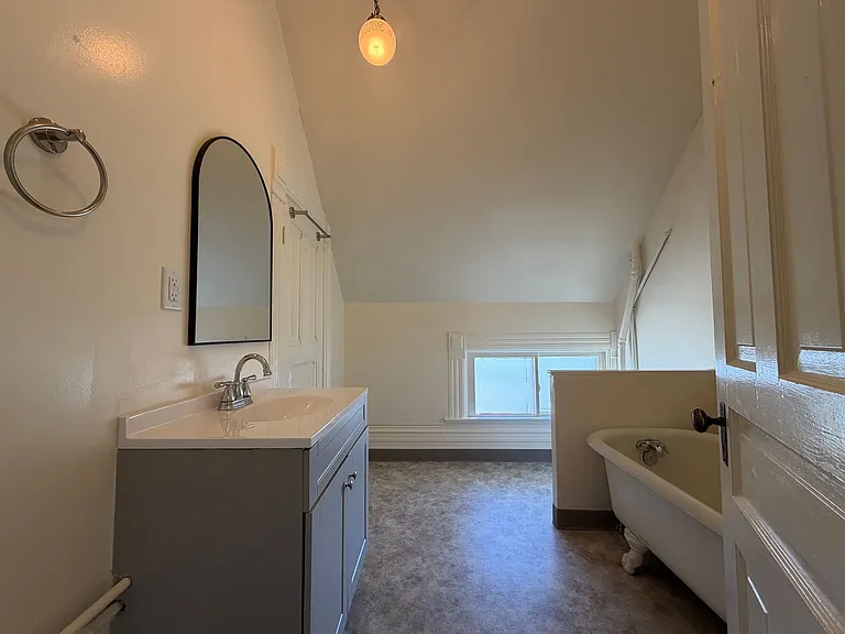 1225 G St — Photo 4
