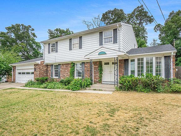 3rd image of 520 Circlewood Dr S